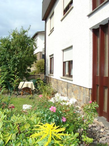 Vorgarten_mit_Sitzgelegenheit